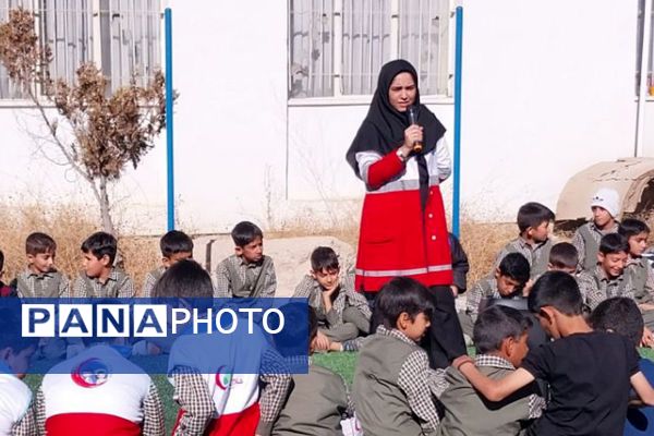 آموزش شرایط اضطراری و پناهگیری در دبستان باقرالعلوم فیروزکوه