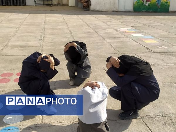 مانور زلزله در دبستان شهید نجفی فدافن