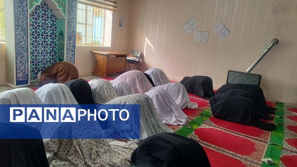 محفل انس با قرآن در دبیرستان شاهد تکتم