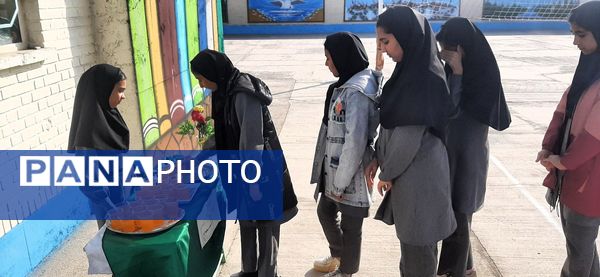 برپایی ایستگاه صلواتی در دبیرستان حاج مهدی روحانی شهرستان خلیل آباد 