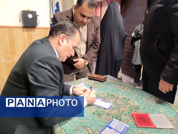 جلسه روسای انجمن مدارس ناحیه سه در دبستان مصلی‌نژاد حضرت زینب(س) 