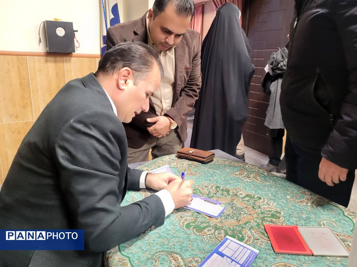 جلسه روسای انجمن مدارس ناحیه سه در دبستان مصلی‌نژاد حضرت زینب(س) 