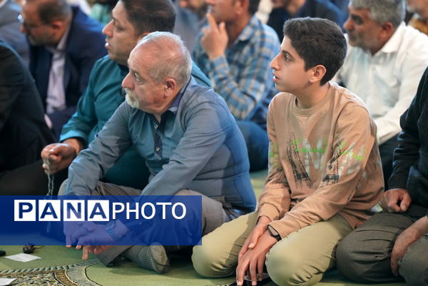 حضور مدیرکل آموزش‌وپرورش استان در نماز جمعۀ شهر اصفهان