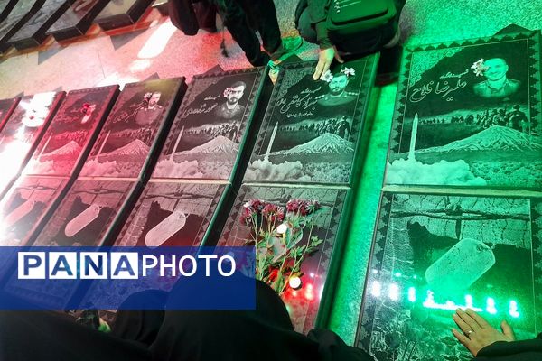 گلباران مزار شهدای ملارد با حضور مسئولان و خانواده‌های معظم شهدا 