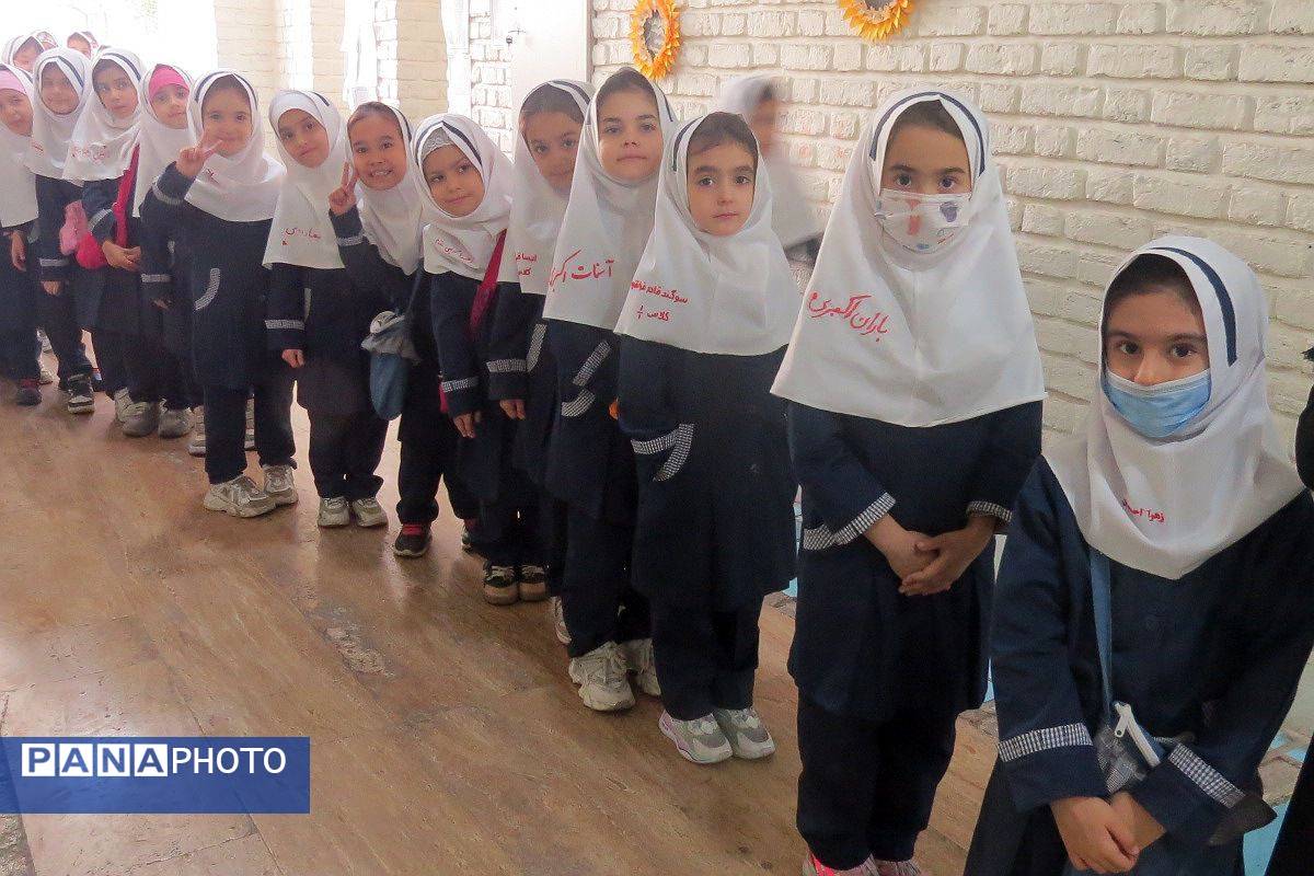 طنین هفته کتاب در دبستان وحیدکیهانی