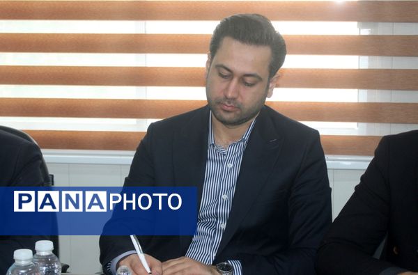 جلسه برنامه‌ریزی بزرگداشت هفته دفاع مقدس در اداره‌کل آموزش و پرورش استان بوشهر