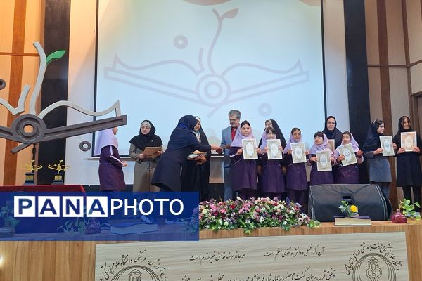 تجلیل از برگزیدگان جشنواره بزرگ جوانه در مجتمع آموزشی و فرهنگی علوم پزشکی شیراز 