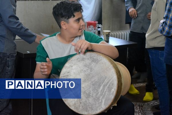 آموزش ضرب زورخانه‌ای در دبستان رازی ناحیه 2 بهارستان