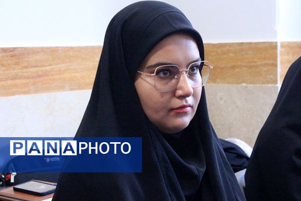  کارگاه دانش‌افزایی زبان انگیلیسی در دبیرستان‌ولایت بهارستان‌دو