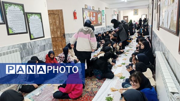 برپایی سفره افطاری در دبیرستان عطیه ناحیه هفت 