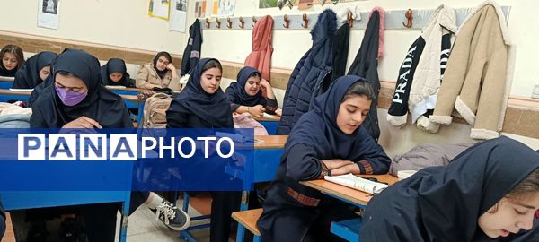 آزمون تلاوت قرآن دانش‌آموزان دبیرستان تیمسار فلاحی ناحیه یک کرج 