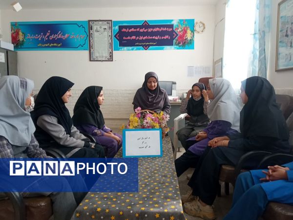 دومین جلسه شورای دانش آموزی در مدرسه تکتم خلیل آباد 