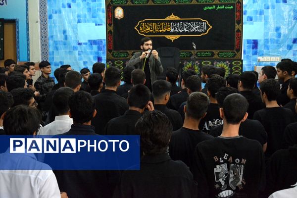 هم‌نوایی دانش‌آموزان مدرسه شهدای علم و فناوری در سوگ حضرت زهرا(س)