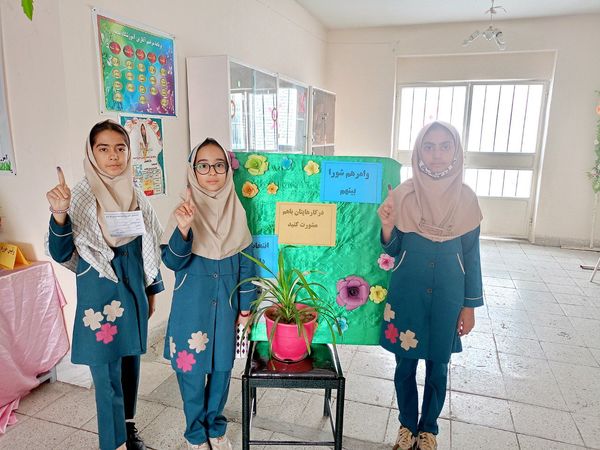 برگزاری انتخابات شورای دانش آموزی دبستان سمیه کاشمر