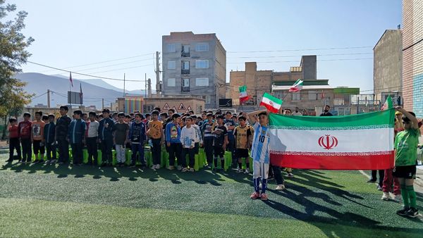 آیـنـده‌سـازان فیـروزکـــوه در میـدان رقابـت ورزشــی دبـسـتــان پـیـامبـر اعـظـم(ص)