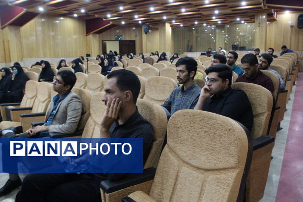 نشست معلمان شهر یزد با محسن قنبریان در یزد