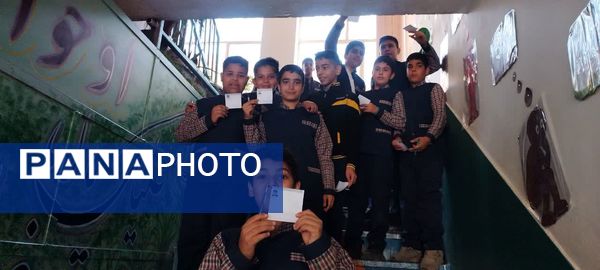 نشاط انتخاباتی و رای گیری شواری دانش‌آموزی در دبستان پسرانه حضرت قاسم(ع)