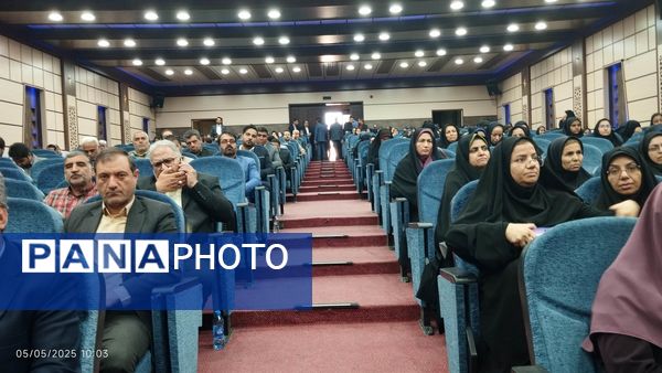 مراسم تجلیل از معلمان نمونه خراسان جنوبی
