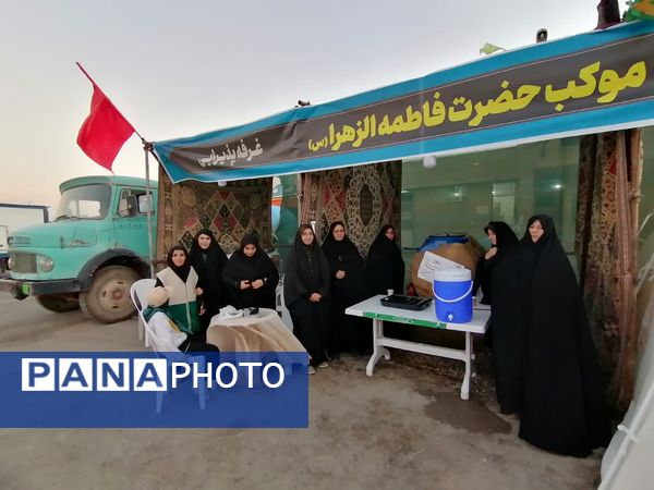 جلوه‌های از عاشقی زائرین و خادمیاران در موکب حضرت فاطمه زهرا (س) 
