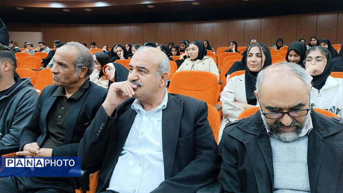 برگزاری محفل شعر در دانشگاه یاسوج