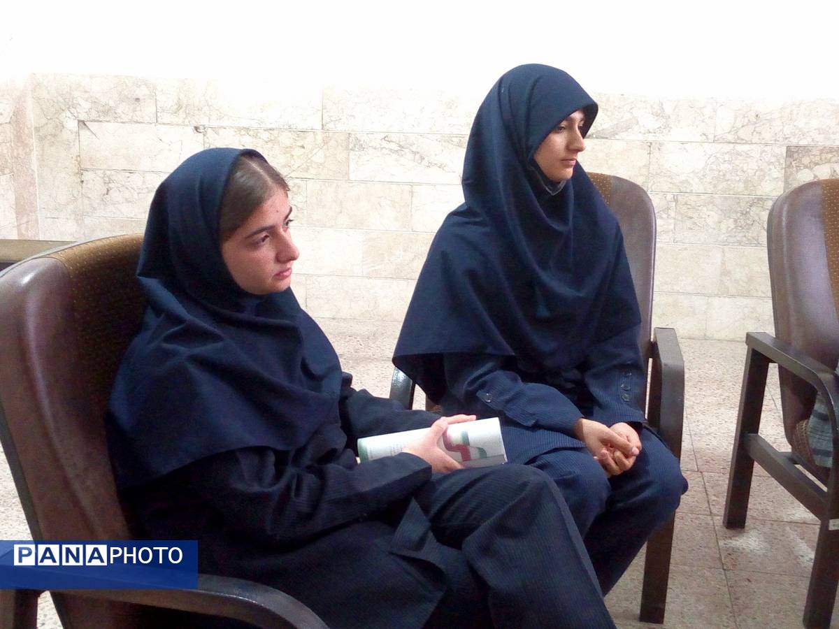اولین جلسه همیاران مشاور در دبیرستان فاطمیه