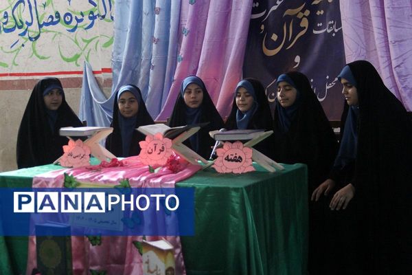 افتتاحیه محفل انس با قرآن‌کریم در دبیرستان جوادالائمه بهارستان‌دو