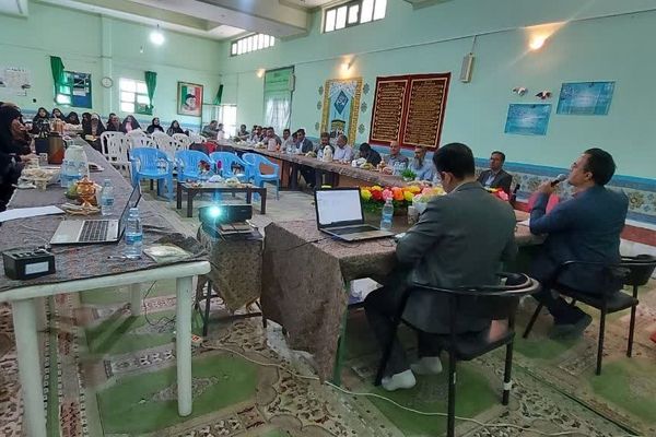 جلسه‌ توجیهی‌ مدیران متوسطه در شهرستان بم