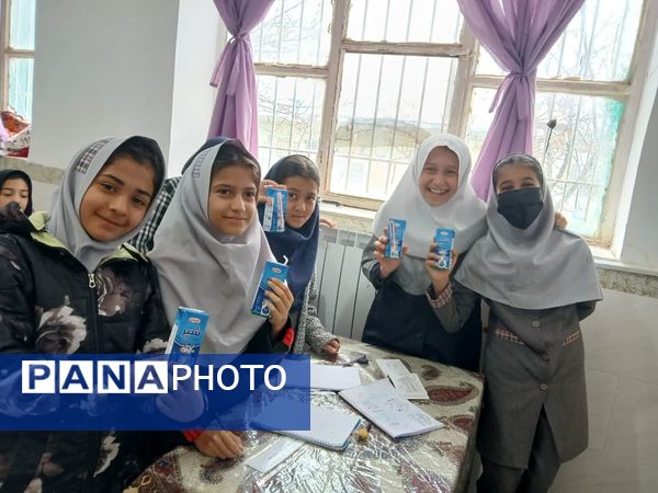 آغاز توزیع شیر در دبستان شهید نجفی فدافن