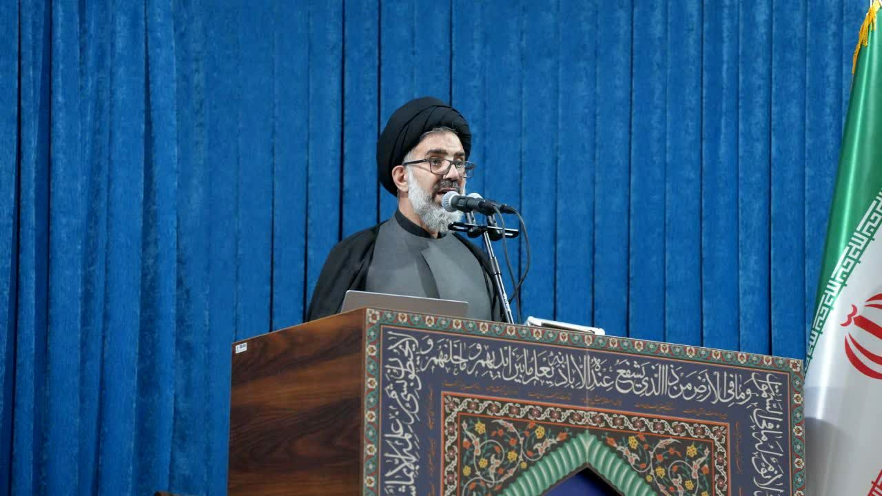 نهضت امام حسین(ع) پایه انقلاب اسلامی است