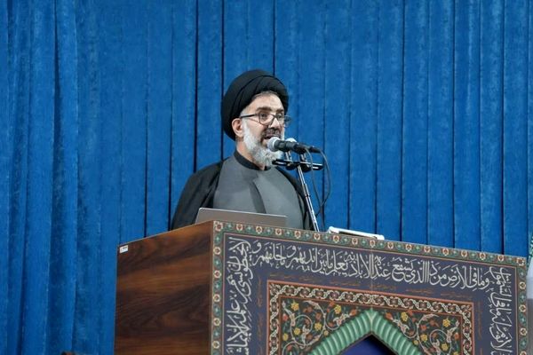 نهضت امام حسین(ع) پایه انقلاب اسلامی است