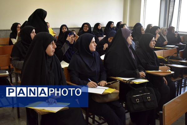 برگزاری دوره‌های توانمندسازی معلمان و مدیران شهرستان پردیس به مناسبت هفته دولت