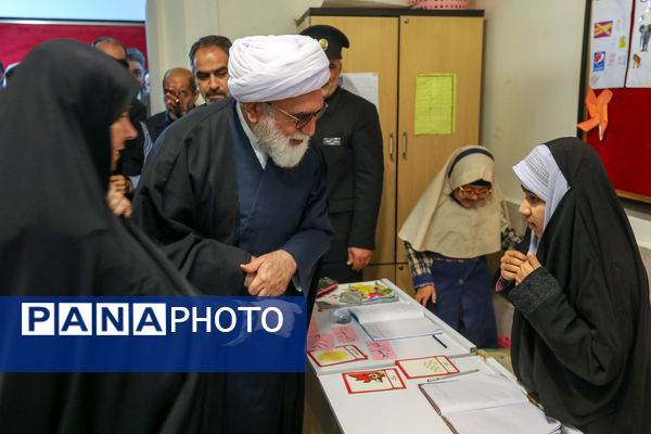 حضور تولیت آستان قدس رضوی در جمع دانش‌آموزان با آسیب بینایی مشهد