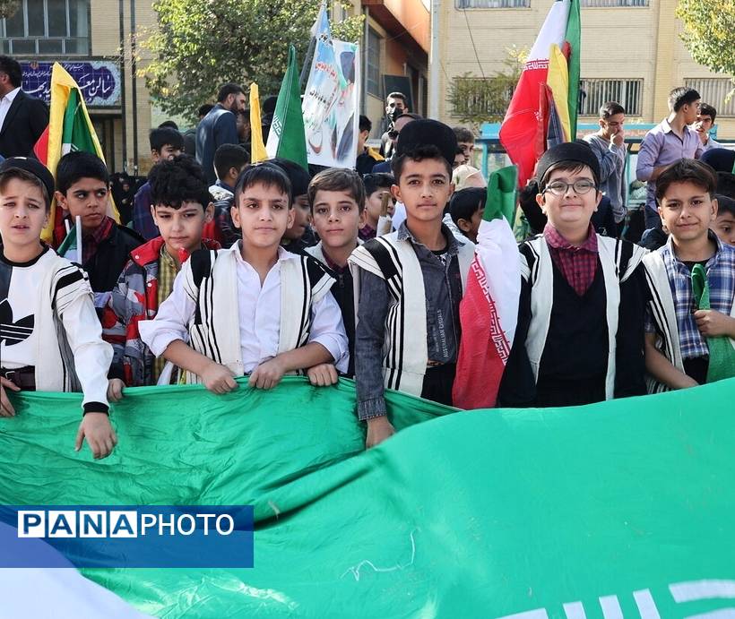 نسل بیدار انقلاب؛ خروش دختران شاهد فاطمه‌زهرا(س) شهرکرد مقابل استکبار جهانی