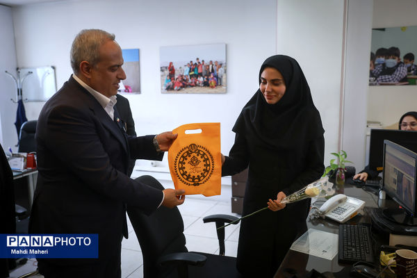 بازدید مدیرکل آموزش و پرورش شهرستان‌های استان تهران از خبرگزاری پانا در روز خبرنگار