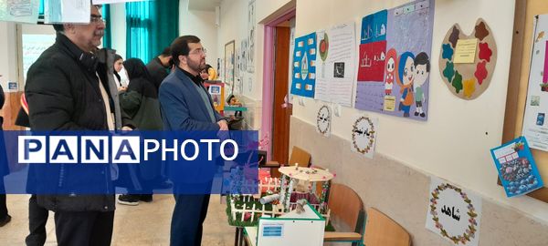 افتتاحیه نمایشگاه پژوهشی و فناورانه دبیران و دانش‌آموزان شهرستان ملارد در دبیرستان فرزانگان استعداد درخشان
