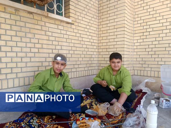 ناهار وحدت با طعم  شادی و لذت در مدرسه شاهد حاج مصلحیان