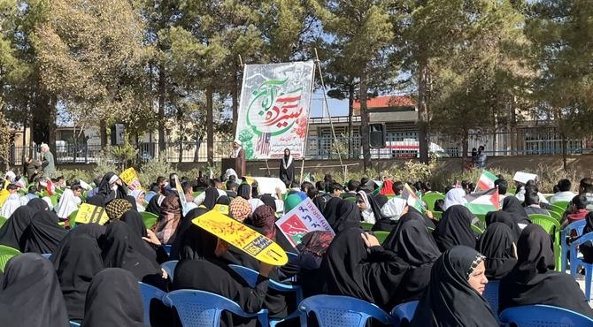 راهپیمایی باشکوه و دلنشین با حضور دانش‌آموزان و مردم شهر بخ