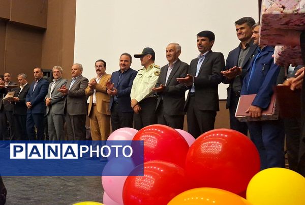 جشنی به پاس قدردانی از معلمان در لردگان