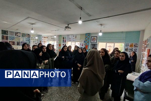 بازدید دانش آموزان پایه نهم آموزشگاه شهید خشکباری از هنرستان کار و دانش ولایت 