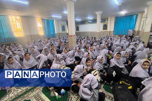 برگزاری مراسم افتتاحیه طرح مصباح الهدی در دبستان شهید حبیب پور ناحیه یک شهرری