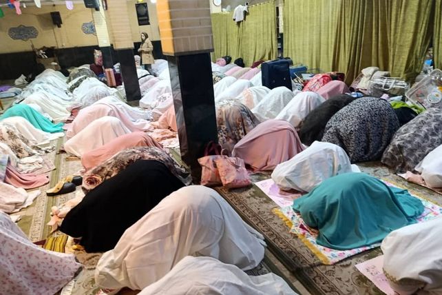 ورود دانش‌ آموزان دختر ناحیه دو شهرری به مراسم معنوی اعتکاف 