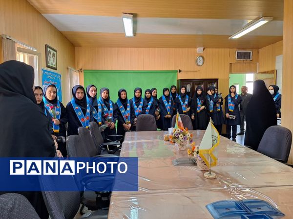 پیشتازان سازمان دانش‌آموزی در کنار پلیس، به رنگ امنیت و دوستی