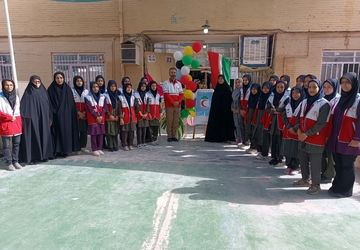 آیین نواختن زنگ صلح و دوستی در دبیرستان عفت یزد