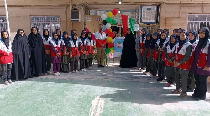 آیین نواختن زنگ صلح و دوستی در دبیرستان عفت یزد