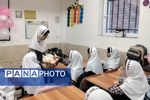 جشن روز دانش‌آموز در مدرسه شهدای پانزده خرداد قرچک