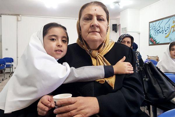بزرگداشت هفته ملی سالمند در دبستان دخترانه سماء شیروان 