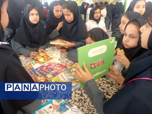 جشن هفته  کتاب خوانی در دبستان فرهنگ فرازمند