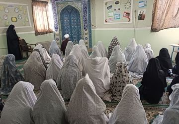 نماز جماعت دانشآموزی در دبیرستان امام علی (ع)