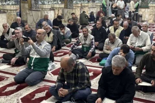 مردم کرج برای شهادت امام صادق (ع) یکپارچه سیاه پوش شدند