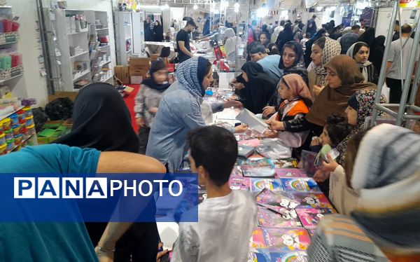 نمایشگاه بین‌المللی لوازم‌التحریر مشهد با استقبال دانش‌آموزان